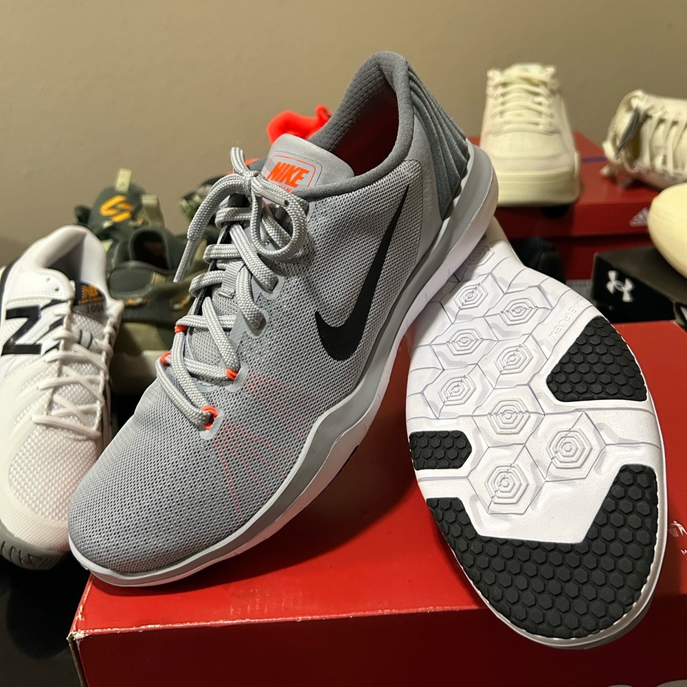 Nike Women's Flex Supreme TR 5 Cross Trainer Wolf Grey/Black Sz 9.5 new, no Box